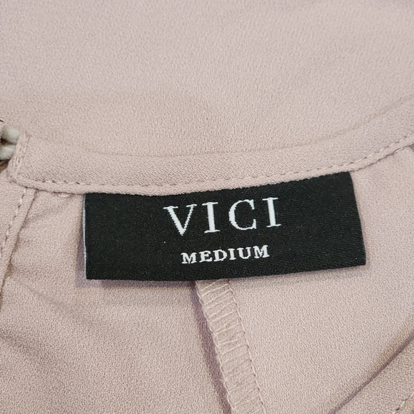 Vici Blush Scalloped Halter Top Size Medium - Picture 9 of 9